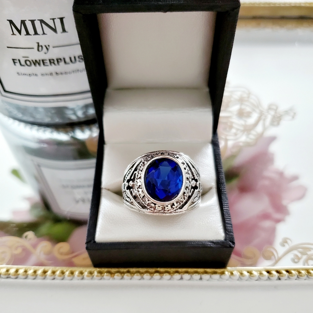 Gorgeous crystal blue sapphire gemstone ring